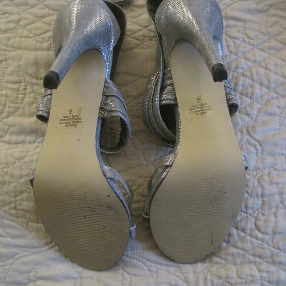 NINE WEST NWERLINA SILVER STRAPPY HEELS 9 $79.00 VGUC - Picture 6 of 6